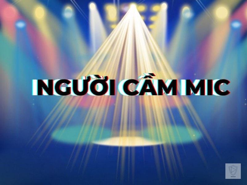 NGƯỜI CẦM MIC